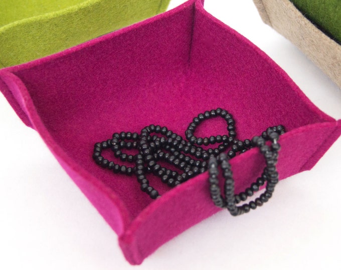 Felt bowl, small gift, handmade, sustainable decoration, minimalist bowl