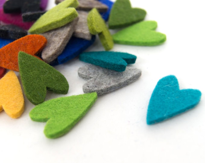 quadu 25 colorful felt hearts – 30 mm