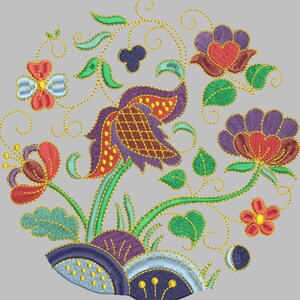 Puede incluir: Un diseño bordado colorido que presenta una variedad de flores y hojas en tonos de rojo, morado, verde y amarillo. El diseño es circular y tiene un contorno dorado.