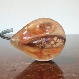 Handmade Resin Cuff Bracelet with Dried Flowers – Adjustable Botanical Jewelry – Honey Glow Statement Piece