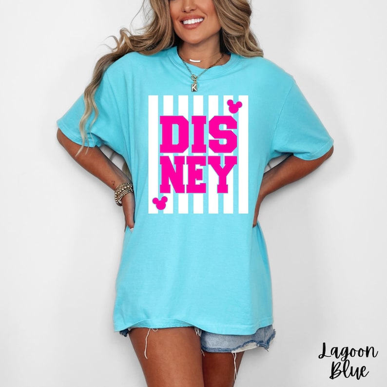 Może przedstawiać: Zestaw trzech ceramicznych kubk&oacute;w z nakrapianym, matowym wykończeniem. Kubki są w odcieniach kremu, jasnoszarym i ciemnoszarym. Każdy kubek ma prosty, minimalistyczny design i zaokrąglony uchwyt.