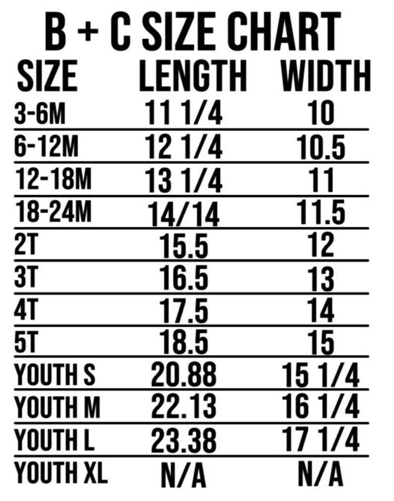 Pu&ograve; includere: Tabella delle taglie per abbigliamento per bambini e ragazzi, che mostra le misure di lunghezza e larghezza in pollici. Le taglie vanno da 3-6 mesi a extra large per i giovani.