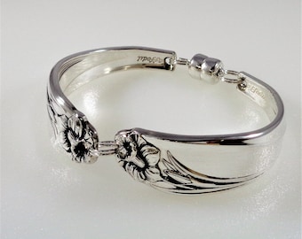 DAFFODIL Spoon Bracelet  ~ 1950 ~ Shiny w/Highlights ~ Birthday Bridal Jewelry Gift Flatware Bride Bridesmaid Wedding Silverware Flatware