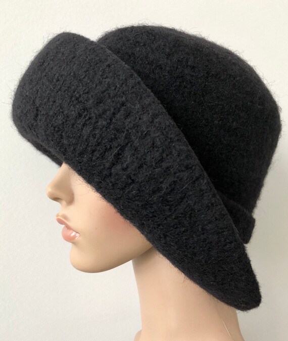 black flapper hat