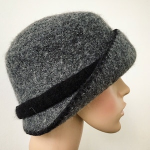 Flapper Hat, 1920s Cloche Hat, Art Deco Hat, Handmade Felted Hat, Gray Flapper Hat, Women&#39;s Flapper Hat