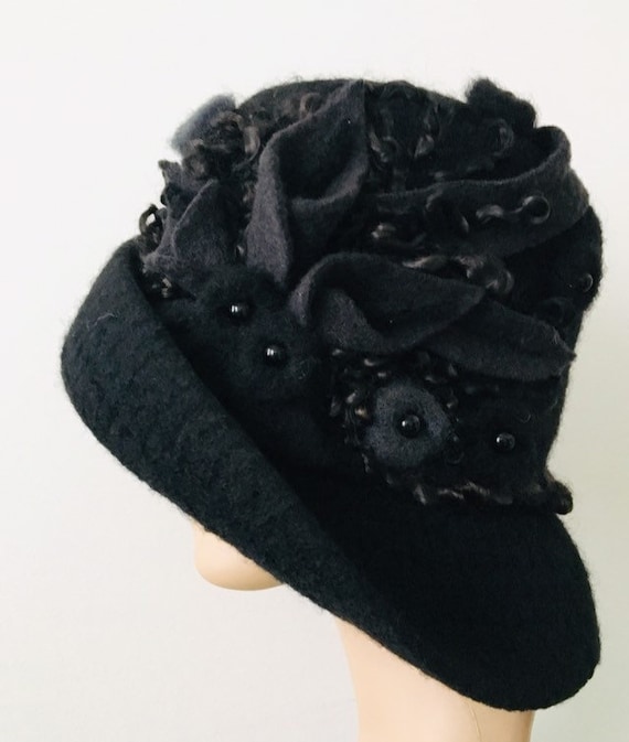 1920S Vintage Style Lace Applique Wool Felt Cloche Hat In Black Black 1920s cloche hat with cotton and black lace – LaVieDelight main image 2
