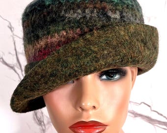 Dachette by Lily Dache Emerald Green Felt Cloche Hat - Etsy display picture 1