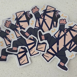 Puede incluir: Cuatro pegatinas de dibujos animados de una persona con cabello negro y un traje negro, pegadas juntas. La persona lleva una caja a rayas marrones y blancas en la cabeza y el cuerpo. Las pegatinas tienen rayos amarillos alrededor.