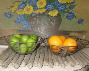 French Antique Wire Basket/ Bowl/ l’art de fil de fer/Rural Chic/ Nordic Living.