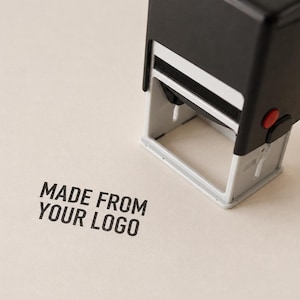 Zelfinktende stempel op maat, gemaakt volgens uw eigen ontwerp, navulbaar en snel verzonden.