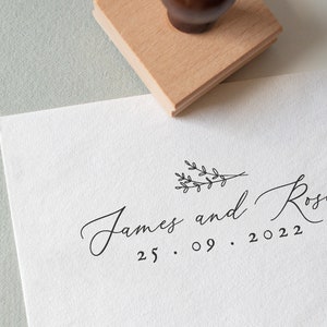 Hochzeitsstempel mit Namen und Datum, Save the Date Stempel, Eco Altholz Stempel
