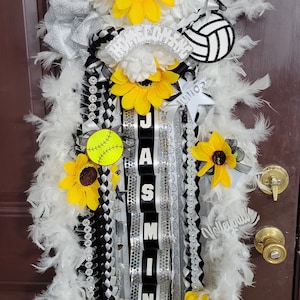 Customized homecoming mums