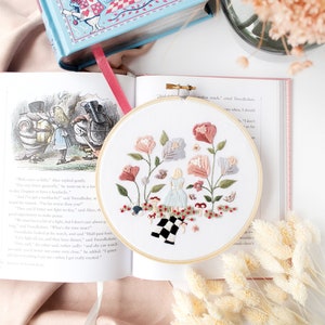 Alice in Wonderland Embroidery Pattern image 3