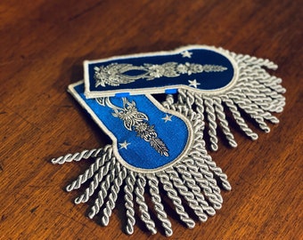 Épaulettes bleues en filigrane d'argent/navire des États-Unis \ Costume de cosplay brodé Patch steampunk historique, bijoux de corps Épaules de lingots MCR