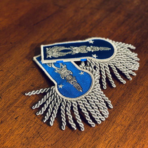 Épaulettes bleues en filigrane d'argent/navire des États-Unis \ Costume de cosplay brodé Patch steampunk historique, bijoux de corps Épaules de lingots MCR