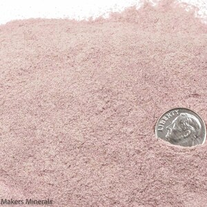 Puede incluir: Un letrero de madera rústica con el texto "Welcome to our home" en letras blancas. El letrero presenta un acabado envejecido y un diseño sencillo y acogedor, perfecto para una entrada.