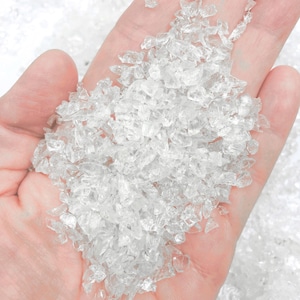 Crushed Clear Quartz (Rock Crystal) Chips from Brazil, Pea-Sized Gravel (2mm-4mm) for Stone Inlay, Orgonites, Resin Geode Art