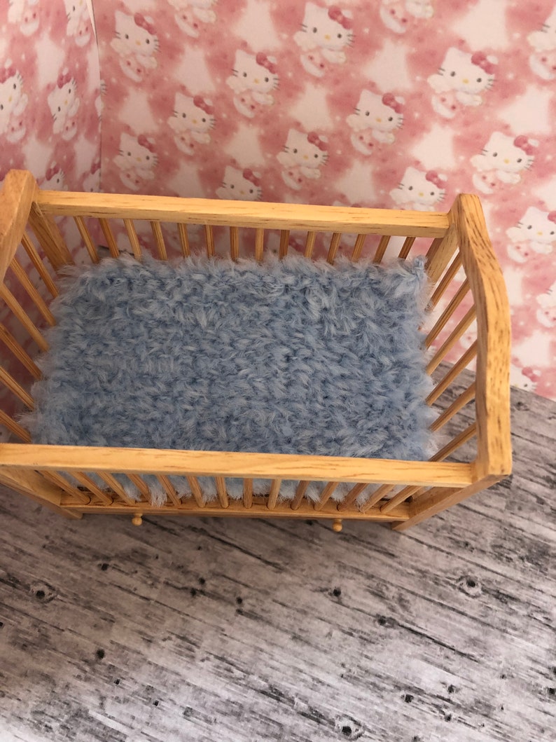 Dollshouse 1/12th miniature hand knitted Fur cot blanket image 2