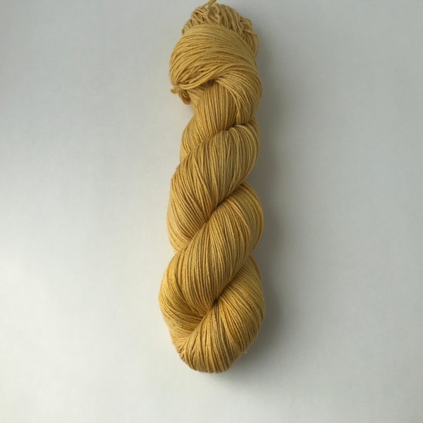 Erika's Gold MINIS- Base Meda ( 80% extrafine organic merino (non-SW)) / 20 nylon)