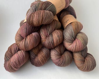 Automne au Québec Moody - Base Meda ( 80% extrafine organic merino (non-SW)) / 20 nylon)