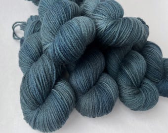 If green was blue 1.0 - New Base Elisabeth (Worsted 100% non superwash Polwarth)