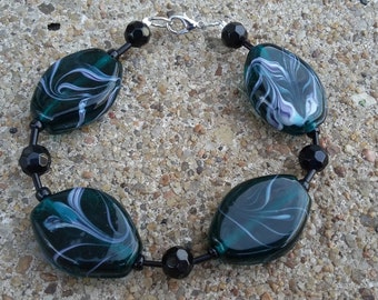 Green Glass & Black Bead Bracelet, Green Bead Bracelet, Green Glass, Women's Bracelets, Women's Jewelry, Women's Accessories, Bead Bracelets