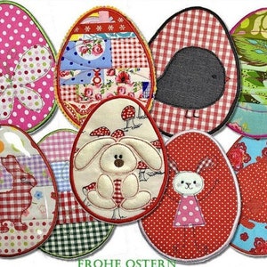 Może przedstawiać: Dziewięć kolorowych łat w kształcie jajek wielkanocnych z różnymi wzorami, w tym motylem, ptakiem, królikiem i wzorami kwiatowymi. Łaty są wszystkie zszyte białą nicią i mają kolorystykę czerwoną, białą i zieloną.