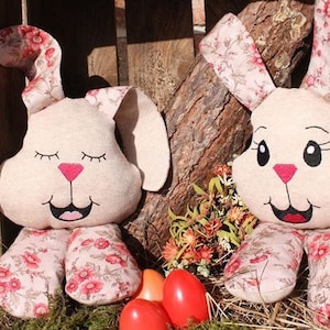 Un file da ricamo ITH coniglietti 18x30 peluche motivo da ricamo pasquale