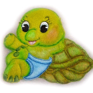 Könnte beinhalten: Eine grüne und braune Filztürtle mit einer blauen Filzschale. Die Schildkröte hat ein lächelndes Gesicht mit großen Augen und einem rosa Rouge.