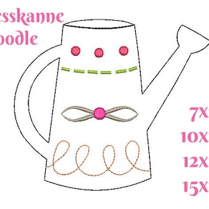 Könnte beinhalten: Eine Schwarzweiß-Zeichnung einer Gießkanne mit rosa und grünen Akzenten. Der Text "Giesskanne Doodle" befindet sich oben im Bild. Der Text "7x7", "10x10", "12x12" und "15x15" befindet sich rechts im Bild.