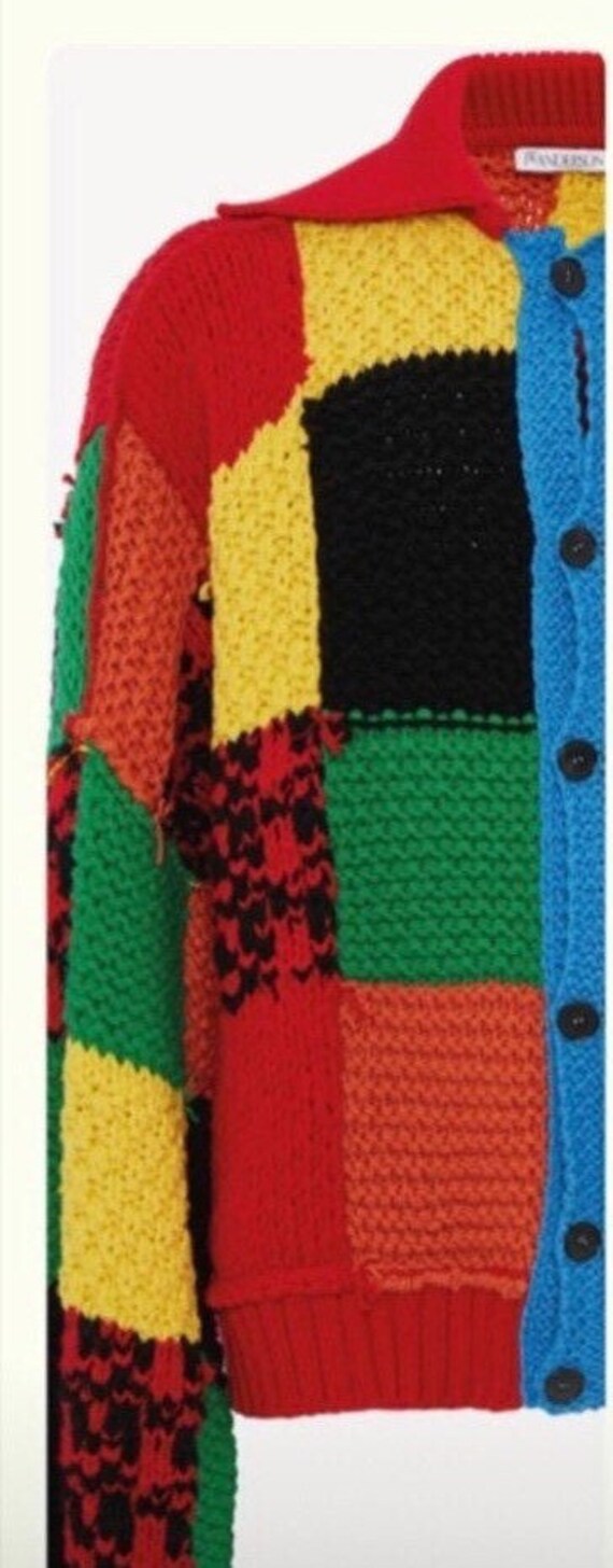 Harry Styles conquista tutti con un maglione davvero eccentrico