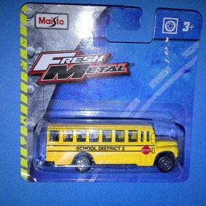 Schulbus neu auf Karte 1/64th Diecast