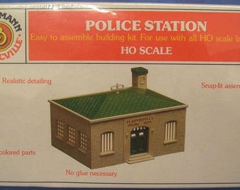 Ho Scale Police Station Kit Plasticville/bachmann New in Sealed