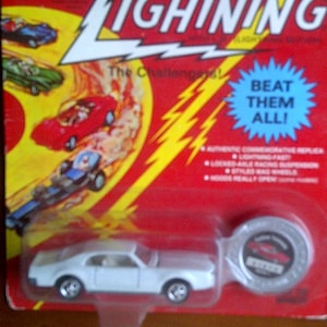 Johnny Lightning Comemorativo Olds Toranado novo no cartão