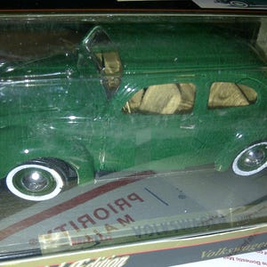1951 VW Käfer Geteilte Heckscheibe 1:18 Diecast Neu in Box