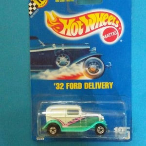Hot Wheels #135 1932 Ford Lieferung neu auf ganz blauer Karte