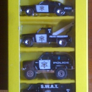 Camion De Police Matchbox Rescue Squad - Centre De Commandement Mobile - 1/64 - Boîte Neuve (année 2000)
