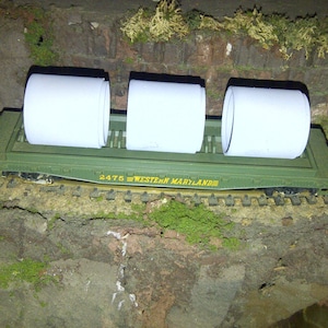 HO Tyco 40' Flat Car w/improved culvert pipes nice pre owned condition