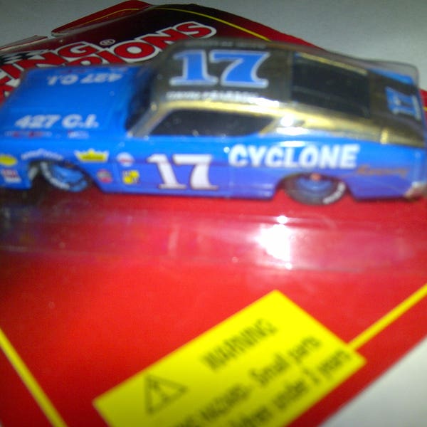 Nascar Classics 1969 Mercury Cyclone #17 David Pearson 1/64th Diecast new on card