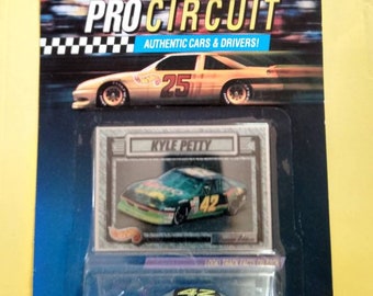 Hot Wheels Pro Circuit # 42 Mello Yello Kyle Petty Authentic Card & Drivers 
