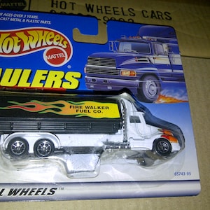 Hot Wheels Haulers Fire Walker Fuel Co. Novo no cartão