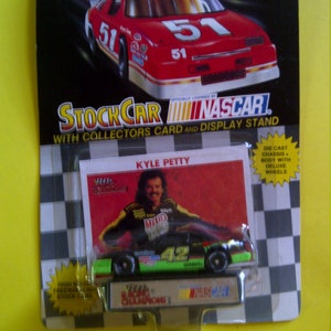 Nascar Kyle Petty #42 1992 Puntariac 1/64th neu auf Karte