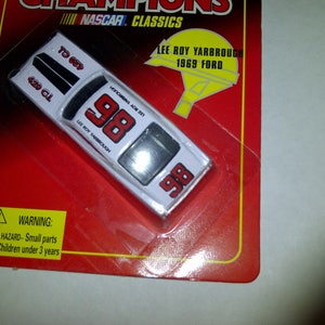 Nascar Classics 1969 Ford Torino #98 Lee Roy Yarbrough 1/64th DieCast neu auf Karte