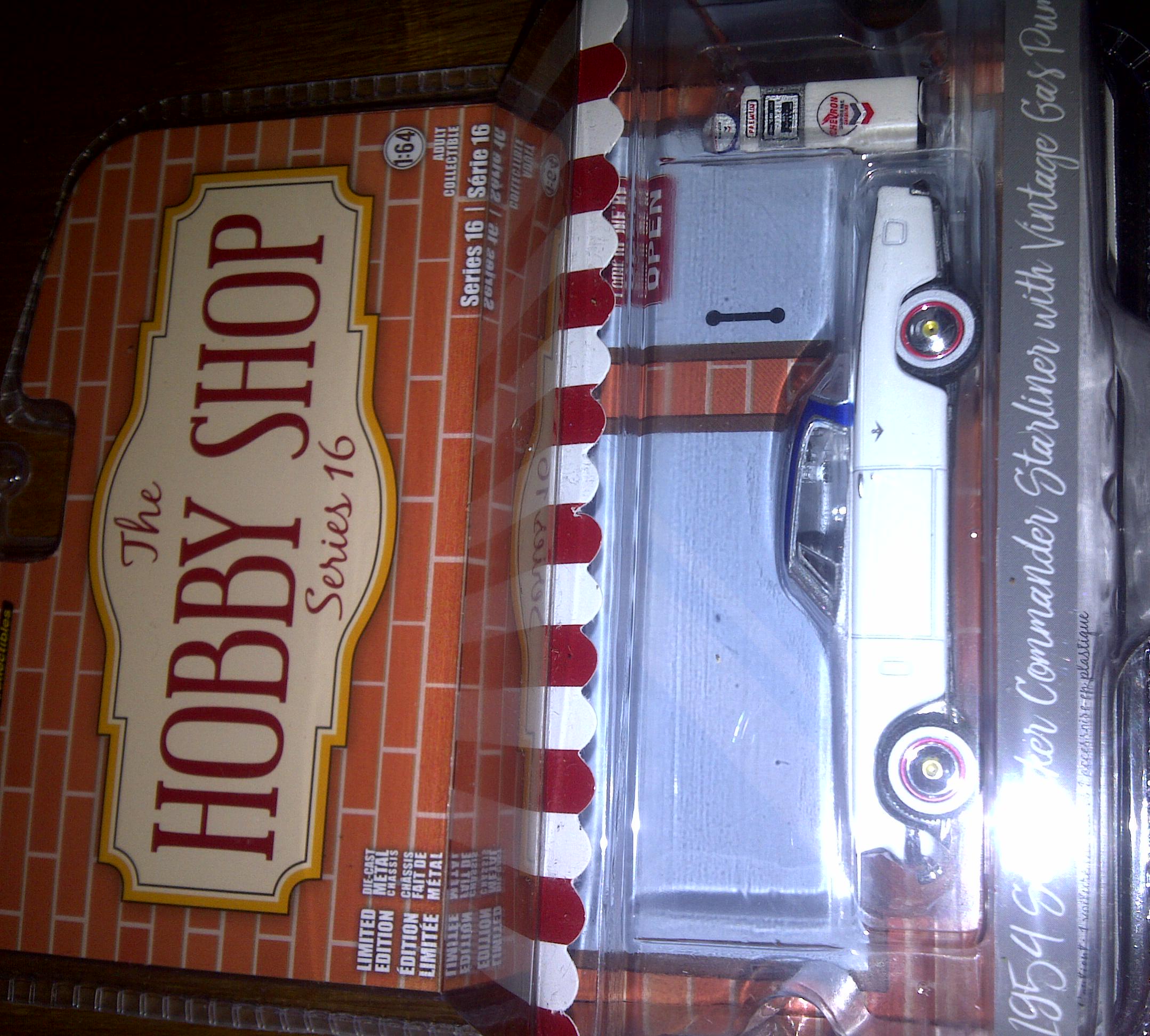 1954 Studebaker Commander Starliner 1:64 Diecast W/Wayne Gas Pump New in blister