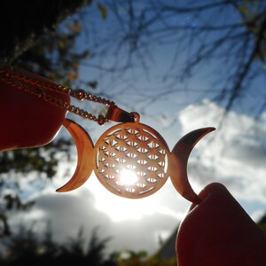 Collar Triple Luna Flor de la Vida, acero inoxidable dorado