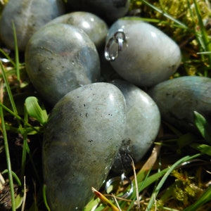 grey labradorite image 3