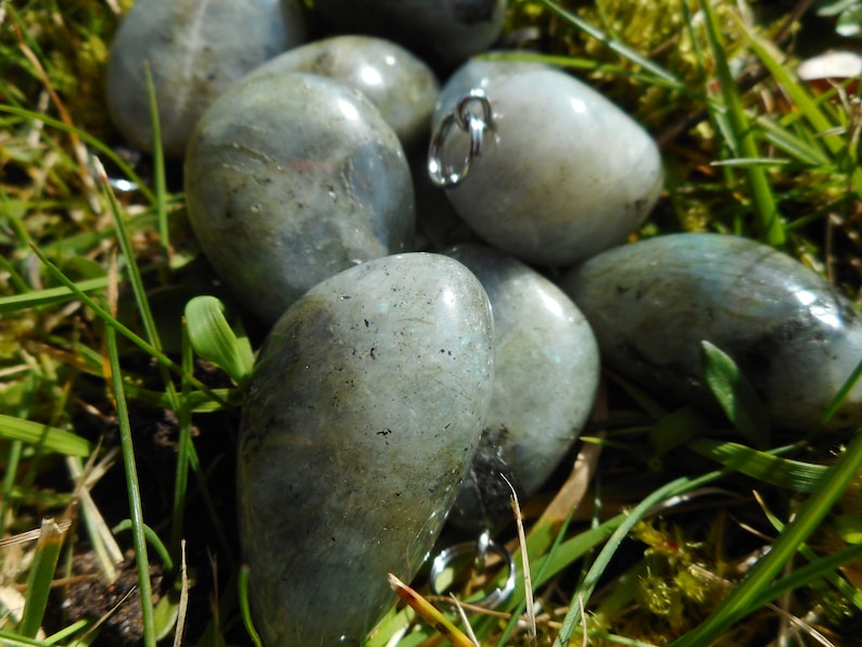 grey labradorite image 3