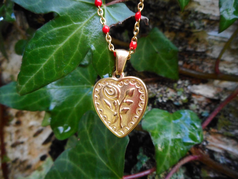 flowery heart necklace, gold stainless steel, resin beaded chain image 1