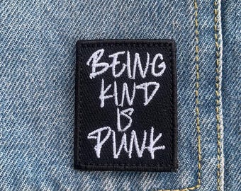Ser amable es punk. Parches termoadhesivos bordados. Solución fácil de bricolaje o mejora de estilo.