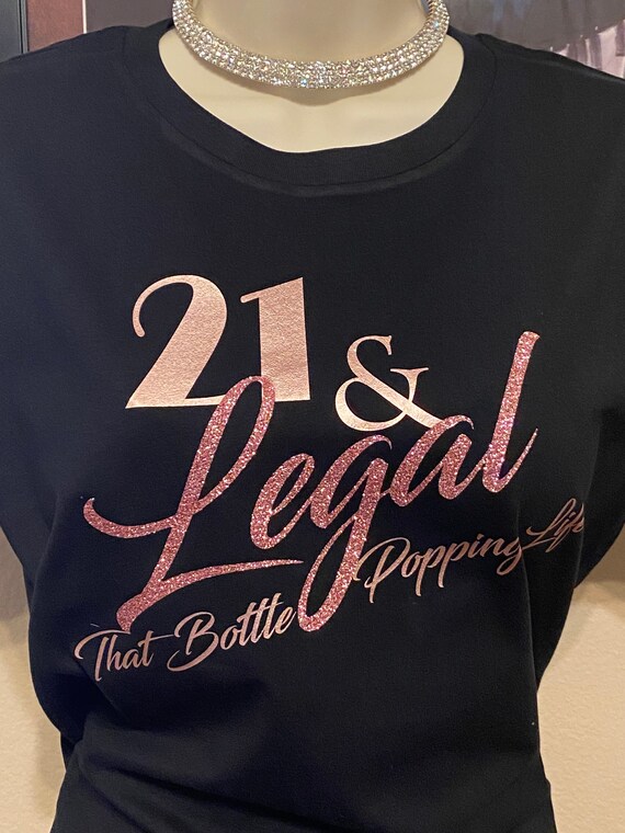 camisa polo com bolso vetor